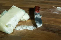 WALGELIJK: Kartels overspoelen Nederland met coke verstopt tussen rottende kadavers en zieke koeien!