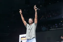 R&B-STER TREY SONGZ SLAAT DOOR: Gearresteerd in New York na reeks geweldsincidenten! 'Vernielde alles en deelde klappen uit'