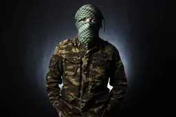 EINDELIJK: ISIS-monster Bondi Beach uit ziekenhuis getrapt en in de cel gesmeten!