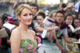 J.K. ROWLING SLOOPT WOKE-LOGICA: 'Wat is het verschil tussen een transvrouw en een man in een jurk?'