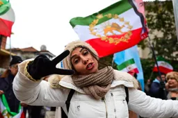 HISTORISCHE REVOLUTIE: Miljoenen Iraniërs op straat, regime wankelt en sluit internet af