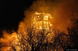 Geen instortingsgevaar meer bij brandende Vondelkerk Amsterdam