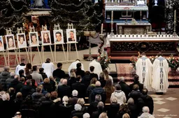 Cafébrand 't Hemeltje 25 jaar geleden herdacht in Volendam