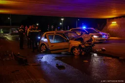 22-jarige man tegen pijler van viaduct gebotst en overleden