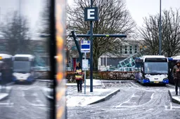 In meerdere regio's hele dag geen bussen door gladheid