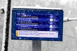 Treinverkeer blijft ontregeld, nauwelijks treinen rond Amsterdam