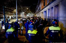 Acht aanhoudingen na ongeregeldheden in Haagse Schilderswijk