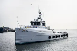 Marine begeleidt twee Russische schepen op Noordzee