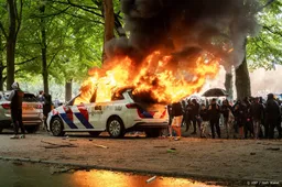 Celstraf voor vuurwerk in politieauto bij Malieveldrellen