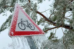 Gladheid en sneeuw leggen onderwijs in Duitse grensstreek lam