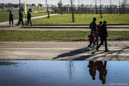 Minder asielaanvragen, maar recordaantal nareizigers in 2025