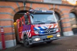 Brand woedt in bedrijfspand in Zuid-Hollandse Alblasserdam