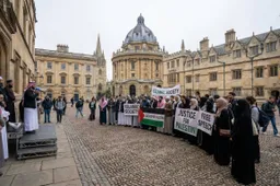 DE WERELD OP ZIJN KOP: Arabische Emiraten vinden VK 'te extremistisch' en halen studenten terug