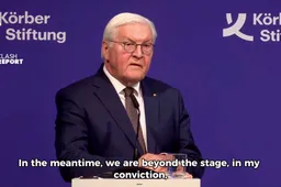 DUITSE PRESIDENT FLIPT: "Trump vernietigt onze wereldorde en maakt er een rovershol van!"