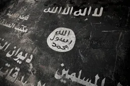 EINDELIJK ACTIE: Britten en Fransen bombarderen IS-ratten terug hun hol in