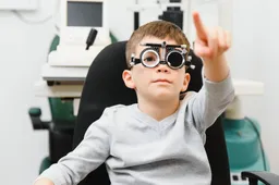 DERDE WERELD: Duizenden Nederlandse kinderen worden BLIND omdat ouders geen geld hebben voor een bril (maar miljarden voor asiel!)