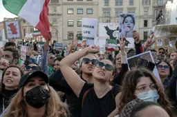 IRAN IN VLAMMEN: Volk pikt inflatie-hel niet langer terwijl regime wankelt onder druk!