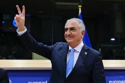 Reza Pahlavi blaast de hoorn: "Miljoenenmars in Teheran moet regime nu de nek omdraaien!"