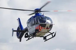 Klopjacht in Gelderland: Vrouwmepper slaat op de vlucht na wilde achtervolging en crash