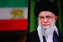 DE RATTEN VERLATEN HET ZINKENDE SCHIP: Ayatollah Khamenei heeft vluchtplan naar Moskou klaarliggen!