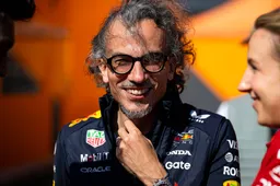 MEKIES WAARSCHUWT CONCURRENTIE: "Max Verstappen heeft in 2026 een DRIEVOUDIG voordeel!" (Oppermachtig!)