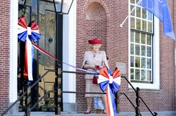 TRAP ER NIET IN: Hélène Hendriks smelt voor 'trotse' Beatrix, maar dit WOKE-Koningshuis moet weg!