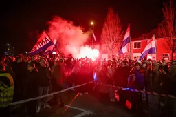 ME grijpt in bij AZC-protest Bleskensgraaf: burgers zijn het zat