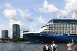 Provincie wil opheldering over weren cruiseschepen uit Amsterdam