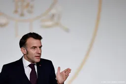 Macron wil met Europese partners dialoog met Poetin hervatten