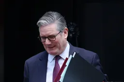 Starmer weigert op te stappen, ondanks druk van partijgenoten