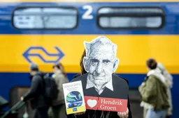 Auteur Hendrik Groen schrijft Boekenweekgeschenk Piaggio