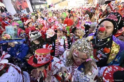 Tientallen Duitse carnavalsvierders getroffen door pepperspray