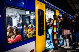 NS vervoert 200.000 mensen in carnavalsweekend, hekelt rotzooi