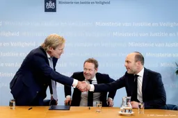 Nieuwe ministers door voorgangers verwelkomd op hun ministeries
