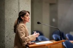 Nieuw kabinet, oude trucjes: Berendsen en Yeşilgöz direct op de knieën voor Zelensky in Kyiv