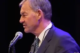 Rupert Lowe (Restore Britain): uitzetten niet-Engelssprekenden maakt elite woedend – "nul twijfels, fantastisch beleid"