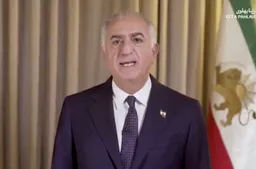 De gevaarlijke gok in Iran: Amerikaanse bommen vallen en de zoon van de Sjah eist de troon op