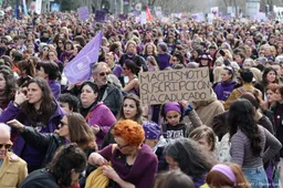Grote demonstraties in Spanje om Vrouwendag en oorlog tegen Iran