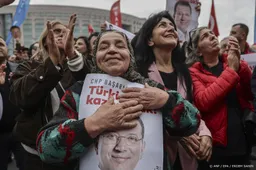 Proces tegen oud-burgemeester en Erdogan-rivaal İmamoğlu begonnen