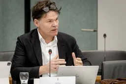 Burgemeester Breda doet aangifte van doodsbedreiging op spandoek 