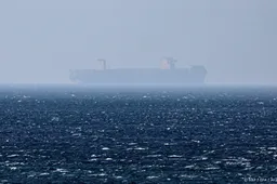 Twee Indiase olietankers passeren Straat van Hormuz