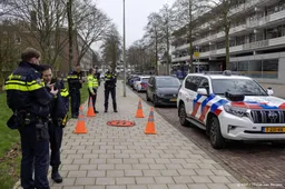 Politie deelt beelden van verdachten aanslag bij joodse school