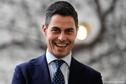 Jetten heeft telefonisch kennisgemaakt met president van Suriname