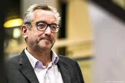 Peter Vandermeersch op non-actief na gebruik verzonnen AI-citaten