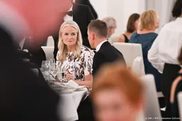 Mette-Marit zegt dat zij is 'gemanipuleerd' door Jeffrey Epstein