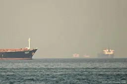 Zeelieden rantsoeneren eten en water door Iraanse blokkade Hormuz