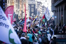 Duizenden komen aan op Museumplein na mars tegen racisme