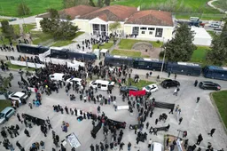 Rechtszaak rond Griekse treinramp uitgesteld om drukte