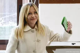 Meloni lijkt referendum over rechtssysteem nipt te verliezen