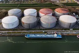 Iran laat 'niet-vijandige' schepen Straat van Hormuz passeren